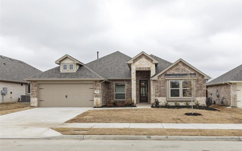 New Home for Sale in Lavon, TX. 706 Creekview