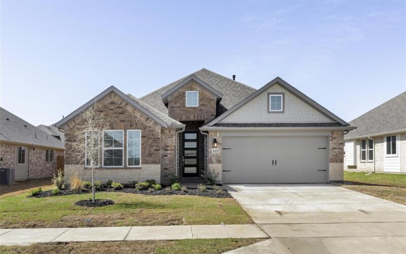 New Home for Sale in Lavon, TX. 619 Creekview Lane